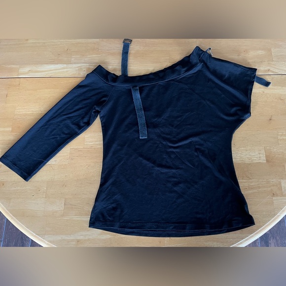 3/$25❤️Zara Asymmetry off-shoulder tees - Picture 5 of 5